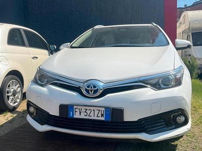 Usata Toyota Auris Touring Sports Lounge 99 CV (72 kW) 2019 Bianco Station wagon