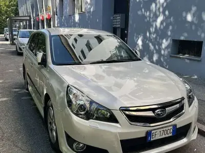 Usado Subaru Legacy 150 CV (110 kW) 2010 Blanco Familiar