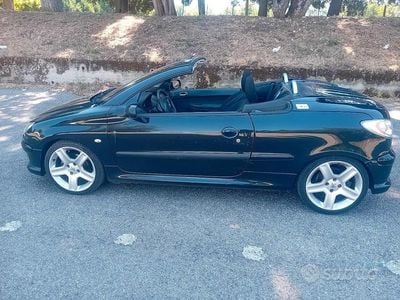 Usata Peugeot 206 109 CV (80 kW) 2006 Nero Cabrio