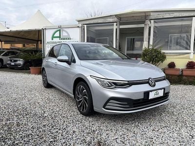 Usata VW Golf VIII Life 116 CV (85 kW) 2020 Argento Berlina
