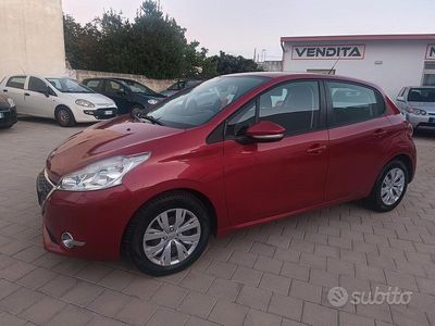 Usata Peugeot 208 68 CV (50 kW) 2013 Rosso Utilitaria