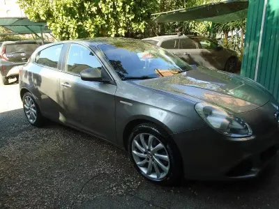 Usata Alfa Romeo Giulietta Exclusive 169 CV (124 kW) 2011 Grigio Utilitaria