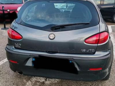 Begagnad Alfa Romeo 147 2002 Grå Halvkombi