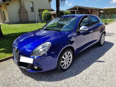 Usata Alfa Romeo Giulietta Super 120 CV (88 kW) 2017 Blu/azzurro Utilitaria