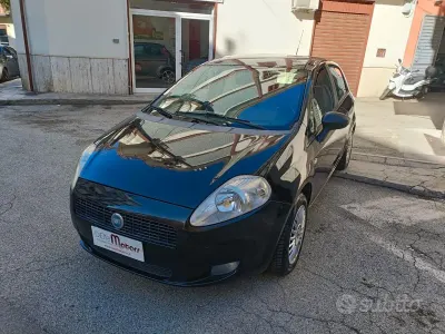 Käytetty Fiat Grande Punto Dynamic 65 HP (47 kW) 2007 Musta Viistoperä