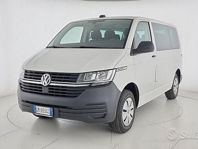 Bianco Usata 2023 VW Caravelle Trendline Monovolume | 33.600 € (Molto cara)