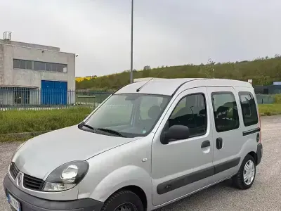 Usata Renault Kangoo 75 CV (55 kW) 2007 Monovolume