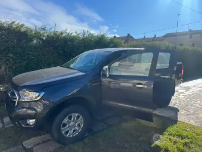 Usata Ford Ranger 170 CV (125 kW) 2020 Grigio Pick-up
