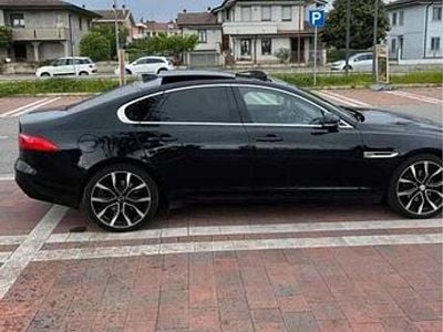 Usata Jaguar XF 180 CV (132 kW) 2017 Nero Berlina
