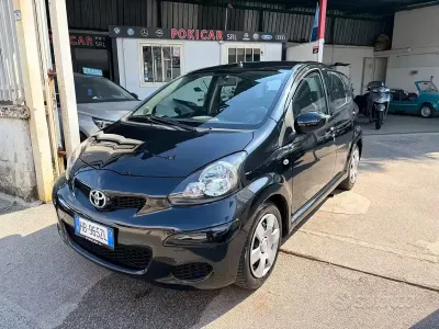 Usata Toyota Aygo 68 CV (50 kW) 2010 Nero Utilitaria