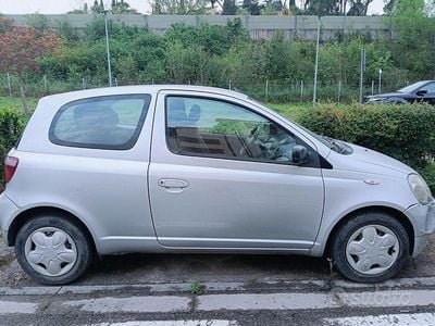 Usata Toyota Yaris Sol 68 CV (50 kW) 2001 Utilitaria