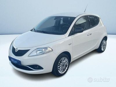 Usata Lancia Ypsilon Gold 69 CV (50 kW) 2017 Marrone Utilitaria