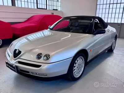 Usata Alfa Romeo Spider Lusso 150 CV (110 kW) 1996 Grigio Cabrio