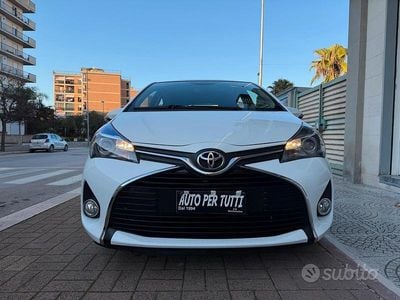 Usata Toyota Yaris Active 69 CV (50 kW) 2016 Bianco Berlina