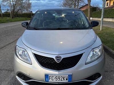 Usata Lancia Ypsilon Gold 95 CV (69 kW) 2016 Grigio Utilitaria