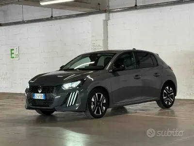 Usata Peugeot 208 Allure 101 CV (74 kW) 2025 Grigio Utilitaria