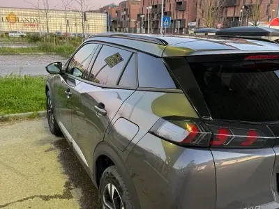 Usata Peugeot 2008 131 CV (96 kW) 2023 SUV