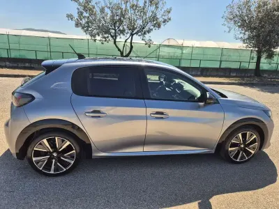 Usata Peugeot 208 GT-line 101 CV (74 kW) 2020 Utilitaria