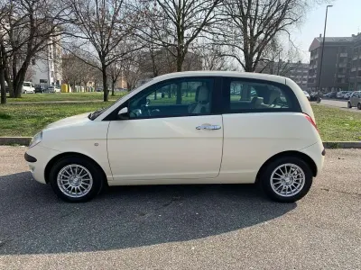 Usata Lancia Ypsilon 80 CV (58 kW) 2004 Beige Utilitaria