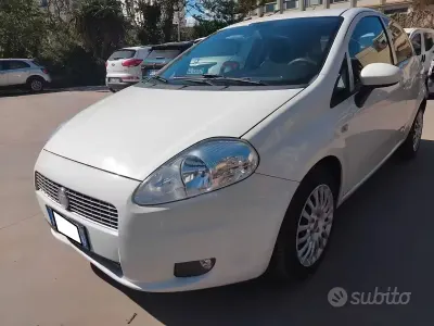 Usata Fiat Grande Punto 75 CV (55 kW) 2011 Bianco Utilitaria