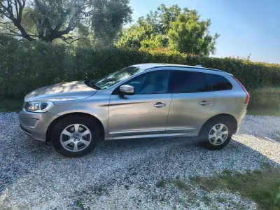 Usata Volvo XC60 R-Design Momentum 181 CV (133 kW) 2015 Marrone SUV