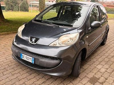 Usata Peugeot 107 68 CV (50 kW) 2007 Grigio Utilitaria