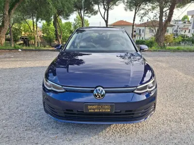 Usata VW Golf VIII Life 131 CV (96 kW) 2023 Blu/azzurro Berlina