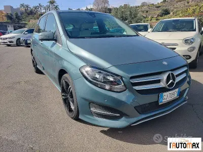Usata Mercedes 180 Business 109 CV (80 kW) 2015 Blu Berlina