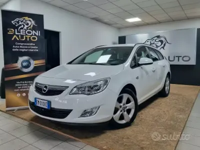 Usata Opel Astra Business 110 CV (80 kW) 2012 Bianco Station wagon