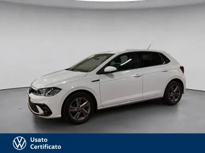Usata VW Polo R-line 95 CV (69 kW) 2023 Bianco pastello Utilitaria