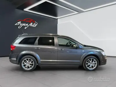 Usado Fiat Freemont Lounge 170 HP (125 kW) 2015 Cinzento SUV