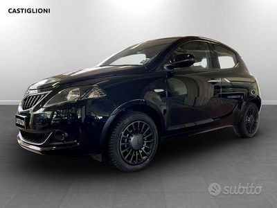 Usata Lancia Ypsilon Silver 70 CV (51 kW) 2022 Nero Utilitaria