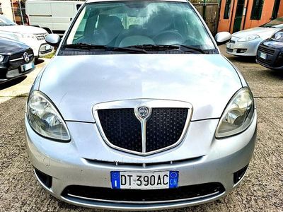 Usata Lancia Ypsilon 75 CV (55 kW) 2009 Argento Utilitaria