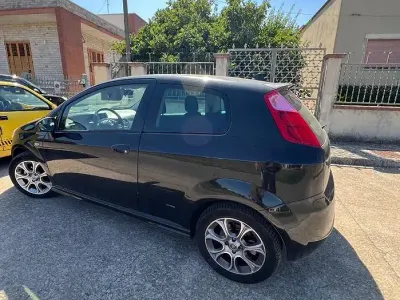 Usata Fiat Grande Punto 77 CV (56 kW) 2007 Nero Utilitaria