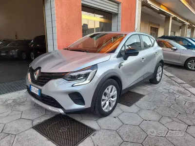 Usata Renault Captur 101 CV (74 kW) 2021 Grigio SUV