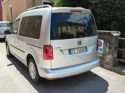 Usata VW Caddy 102 CV (75 kW) 2016 Grigio Monovolume