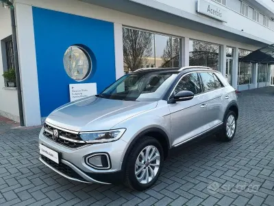 Käytetty VW T-Roc Style 116 HP (85 kW) 2025 Harmaa Katumaasturi