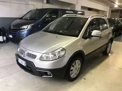 Usata Fiat Sedici Emotion 120 CV (88 kW) 2012 Argento SUV