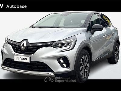Usata Renault Captur Techno 145 CV (106 kW) 2023 Grigio SUV