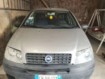 Usata Fiat Punto 60 CV (44 kW) 2005 Blu/azzurro Utilitaria