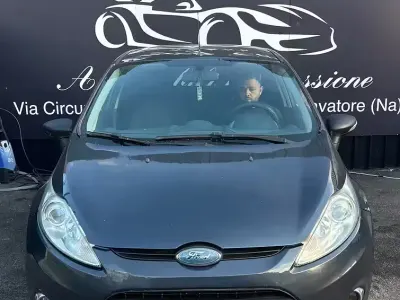 Gebraucht Ford Fiesta 82 PS (60 kW) 2010 Grau Limousine