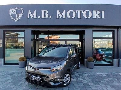 Usata Toyota Proace Lounge 131 CV (96 kW) 2021 Gray Monovolume