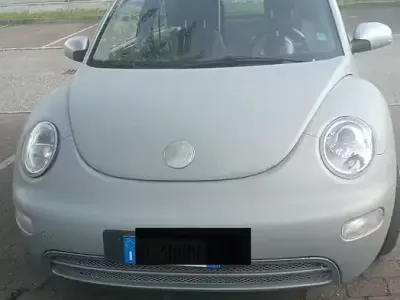 Usata VW New Beetle 101 CV (74 kW) 2004 Grigio Utilitaria