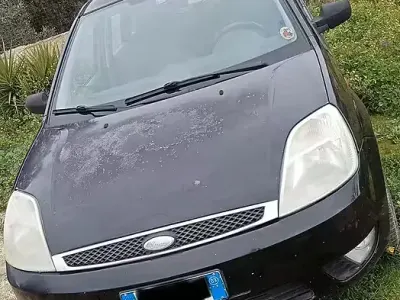 Usata Ford Fiesta 68 CV (50 kW) 2003 Nero Utilitaria
