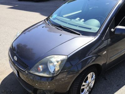 usata Ford Fiesta 1.4 tdi 2007 con gancio traino