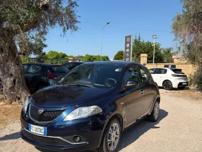 Usata Lancia Ypsilon Gold 95 CV (69 kW) 2016 Blu Utilitaria