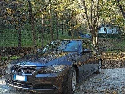 Usata BMW 325 218 CV (160 kW) 2005 Grigio Berlina
