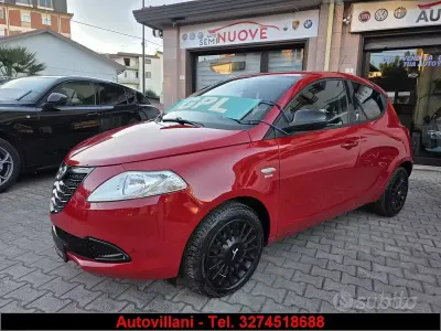 Usata Lancia Ypsilon 69 CV (50 kW) 2015 Rosso Utilitaria