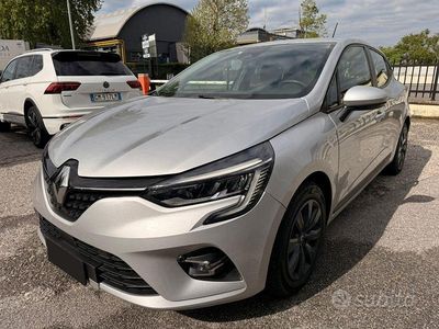 Używany Renault Clio V Life 65 KM (47 kW) 2020 Szary Sedan/Limuzyna