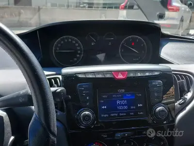 Usata Lancia Ypsilon Gold 95 CV (69 kW) 2017 Bianco Utilitaria